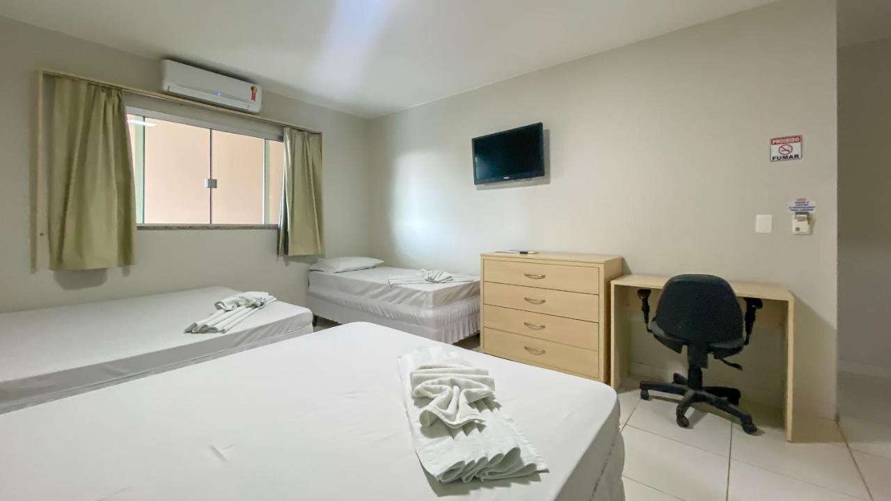 Center Plaza Hotel Cristalina Bagian luar foto